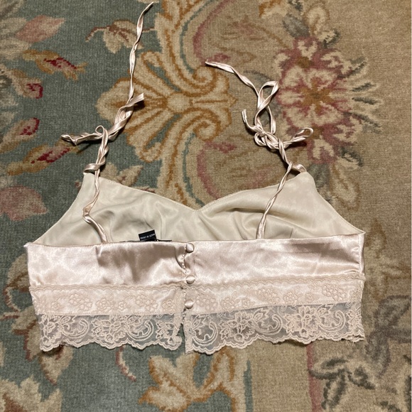 Forever 21 lacy tanks - Picture 5 of 5